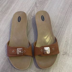 DR.scholls sandals never worn in perfect condition